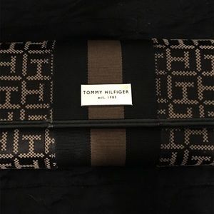 tommy hilfiger wallet